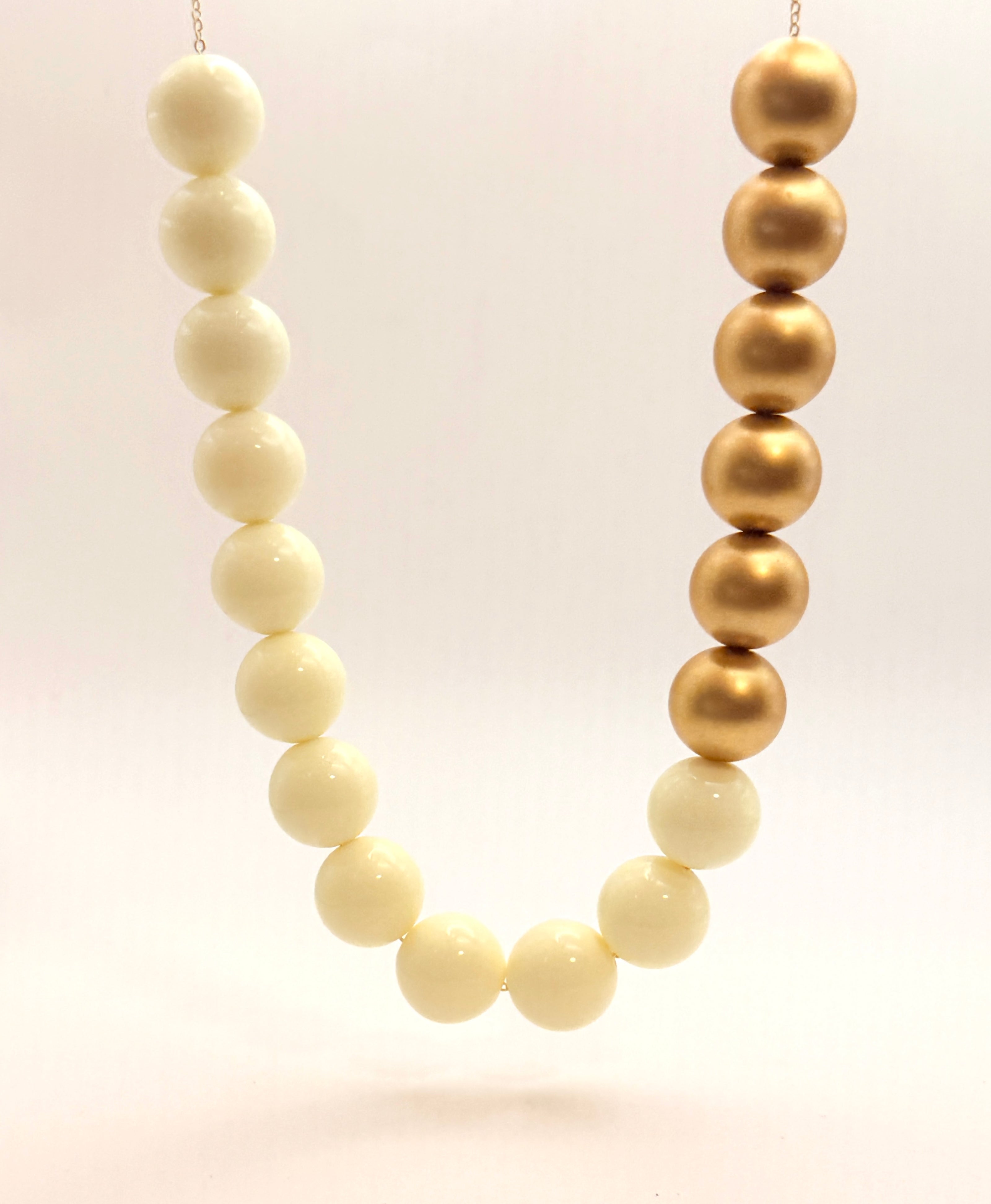 Big Beads Necklace - Gold and Cream