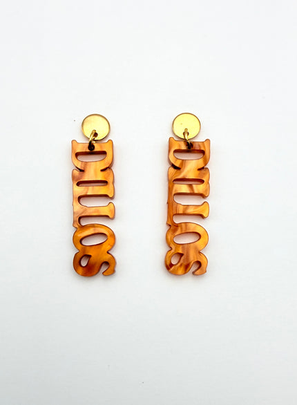 Gold earrings with 'DILLOS' text on a white background